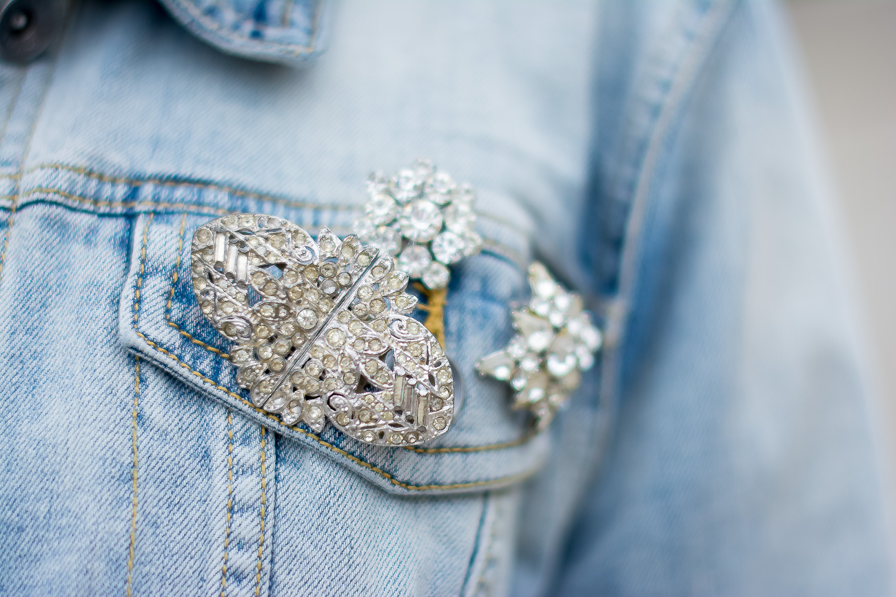 light wash denim jacket, vintage rhinestone brooches, vintage flower broach, vintage meets modern outfit