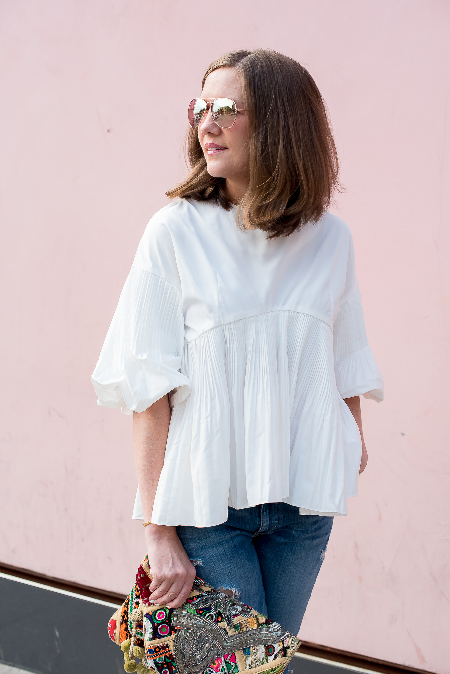 style-mafia-cecile-blouse-distresed-jeans-pink-wall-antik-batik-clutch-rose-gold-mirrored-aviators