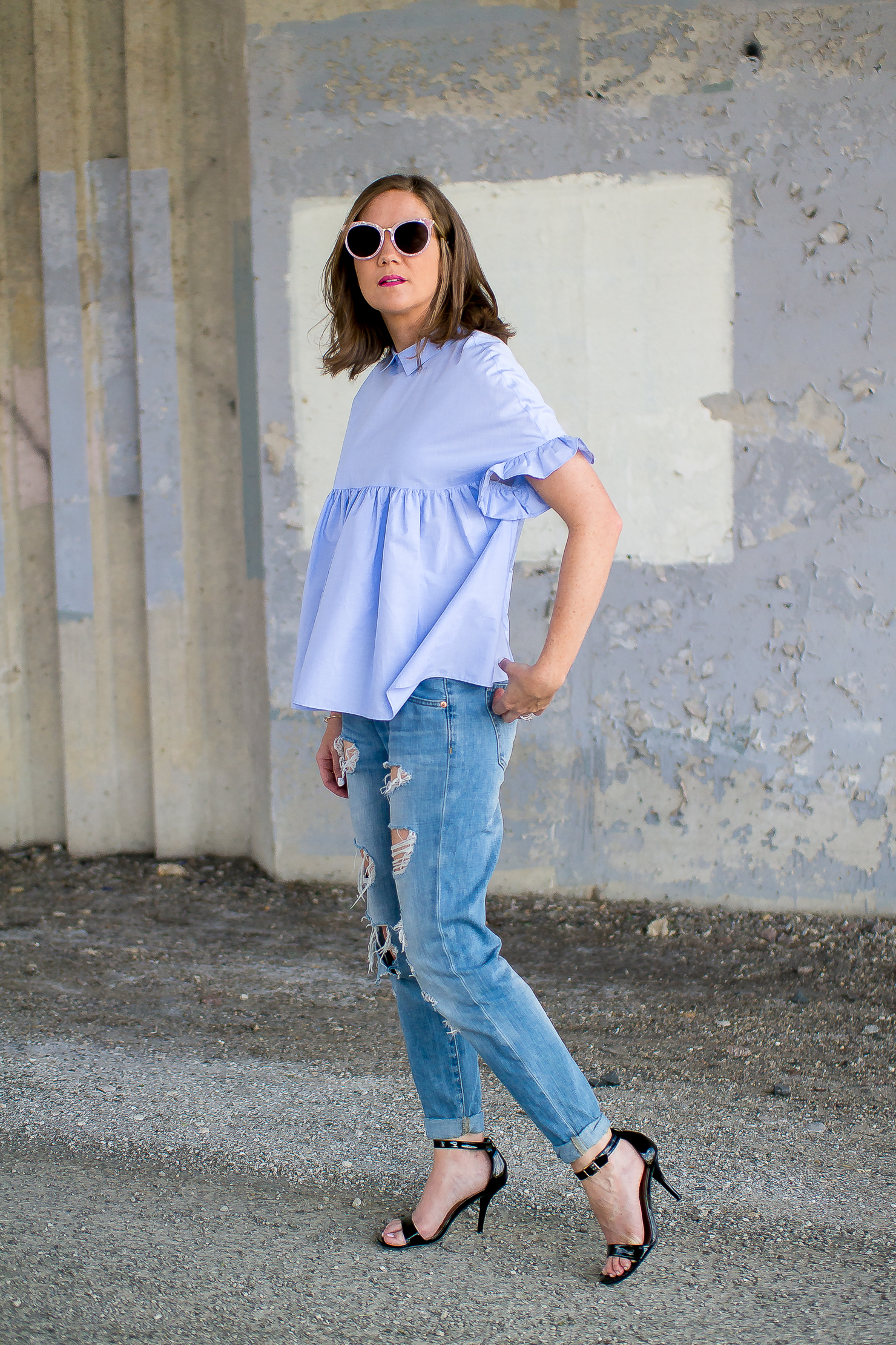 zara-blue--ruffle-sleeve-ties-back-top-distressed-boyfriend-jeans-pink-sunglasses-pearl-2-finger-ring-happiness-boutique-marble-bracelet