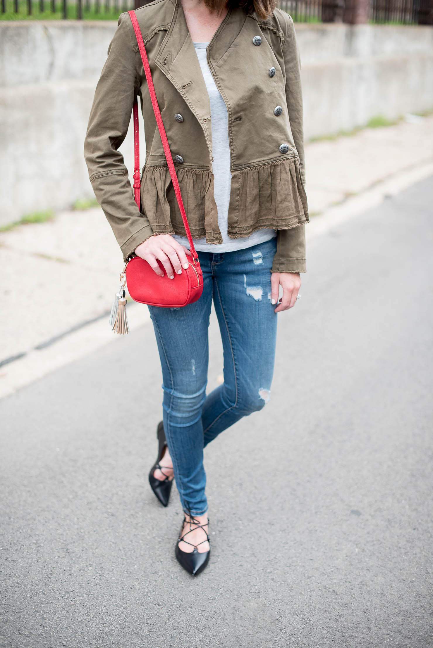 fall-jacket-guide-2016-transitional-fall-jackets-free-people-ruffle-hem-military-jacket-red-crossbody-pouch-bag-tassels-halogen-lace-up-flats