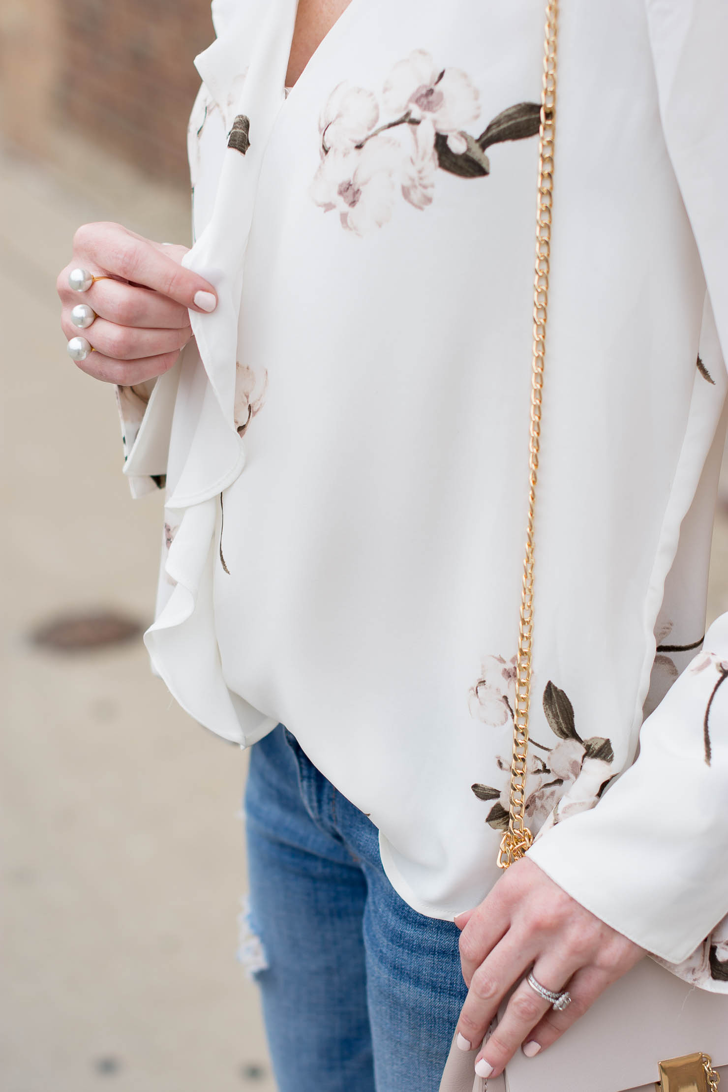 how to wear a floral print as a basics girl, maven-dynamite-white-choker-color-floral-blouse-spring-outfit-how-to-wear-florals-chloe-drew-dupe