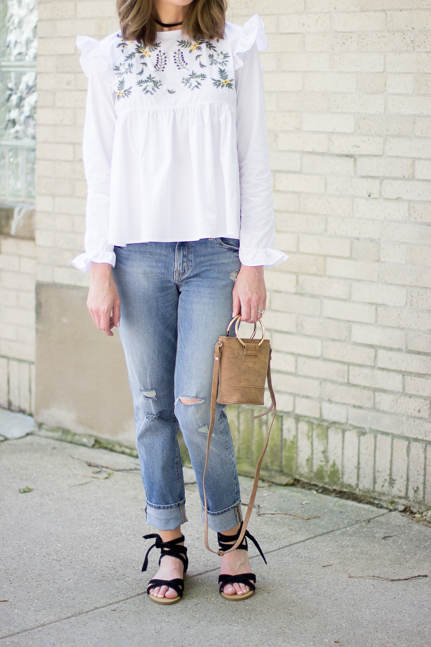the embroidered blouse you need for summer, casual summer outfit, trying the embroidery trend