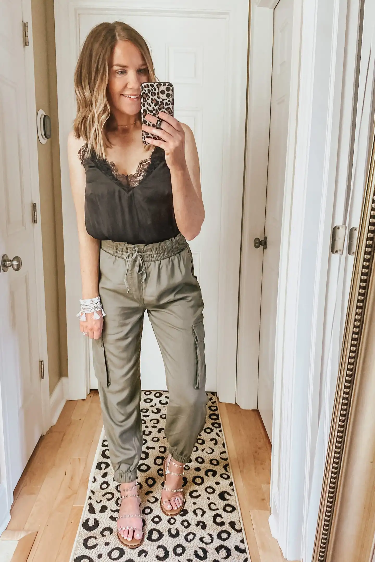 How to Style Cargo Joggers for Women for date night