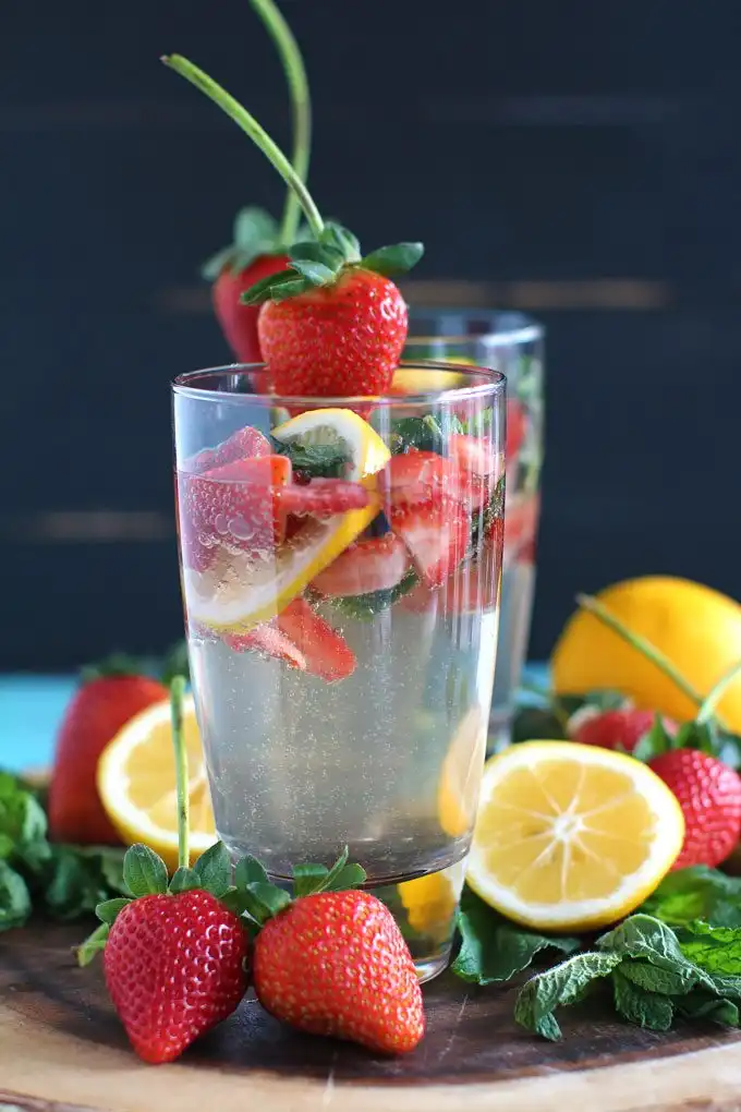 Lemonade Vodka Club Soda, Low Calorie Cocktail Recipes for Summer
